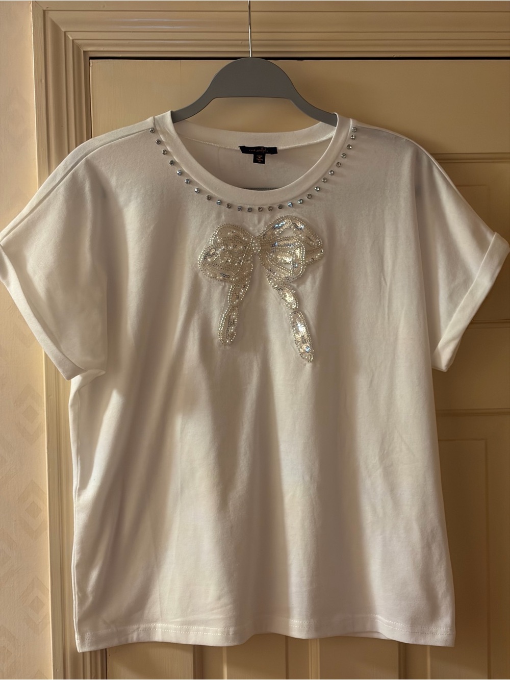 🤍White Short Sleeve Top with Beaded Bow Detail🤍